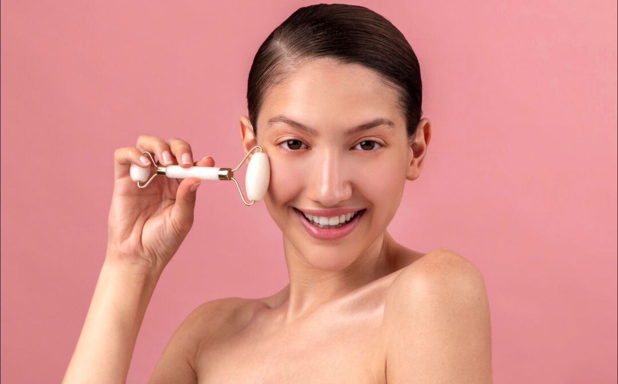 8 Cara Ampuh Agar Foundation Tidak Cakey, Makeup Tetap Halus dan Natural Seharian!