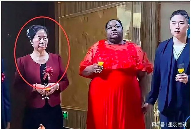 Viral Pernikahan Pria China dengan Wanita Afrika, Ekspresi Sang Ibu Jadi Sorotan, Terungkap Fakta Mengejutkan di Baliknya