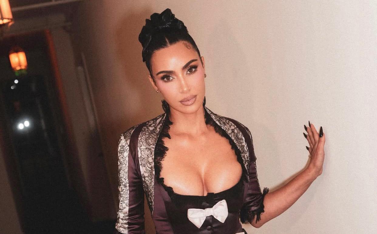 Kim Kardashian Ungkap Sudah Siapkan Gaun Pengantin untuk Pernikahan Keempat, Siapa Calonnya?