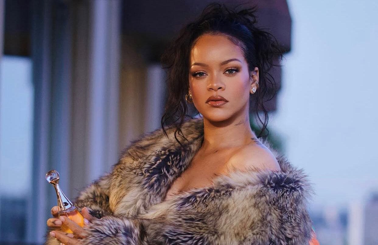 Kolaborasi dengan Louis Vuitton Gagal Total, Rihanna Alami Kerugian Puluhan Juta Dolar!