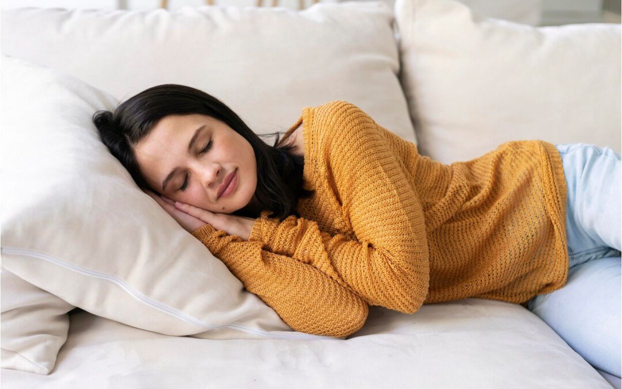 Tidur Miring Kanan atau Kiri, Mana yang Lebih Baik untuk Kesehatan?