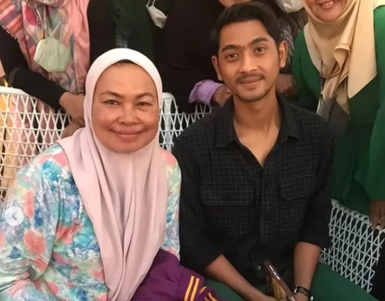 Foto Bareng Emak-Emak, Penampilan 'Menyedihkan' Arya Saloka Disorot Hingga Disebut Vibes Prindavan