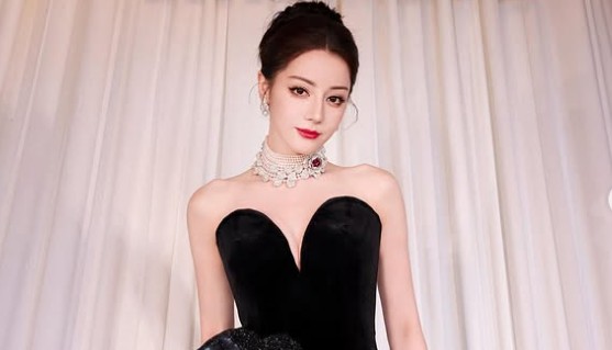 Kembali Jadi Trending, Gaya Urban Dilraba Dilmurat di Drama Terbaru Disebut Bakal Jadi Trend Mode Dunia