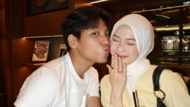 Kejanggalan Klarifikasi Julia Prastini Disorot, Dari Mirip Chat GPT Hingga Isu Ogah Didepak Brand