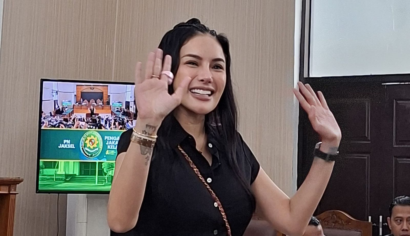 Jauh dari Tuntutan JPU, Nikita Mirzani Divonis 4 Tahun Penjara dan Denda Rp1 Miliar atas Kasus Pemerasan!