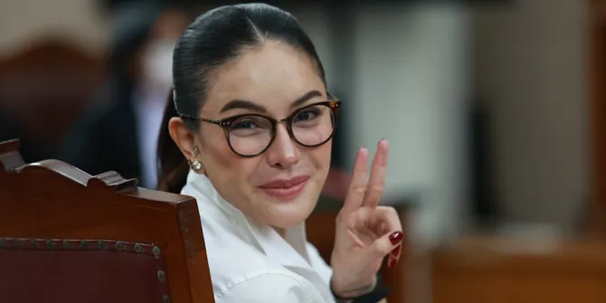Senyum Nikita Mirzani Bebas dari Dakwaan TPPU dan Pemerasan, Tetap Dihukum 4 Tahun Penjara karena Pencemaran Nama Baik