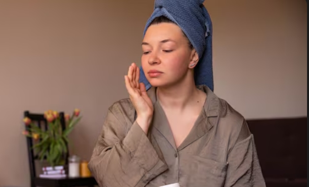 Tips Perawatan Wajah Secara Alami Sebelum Tidur, Rahasia Kulit Bersinar di Pagi Hari