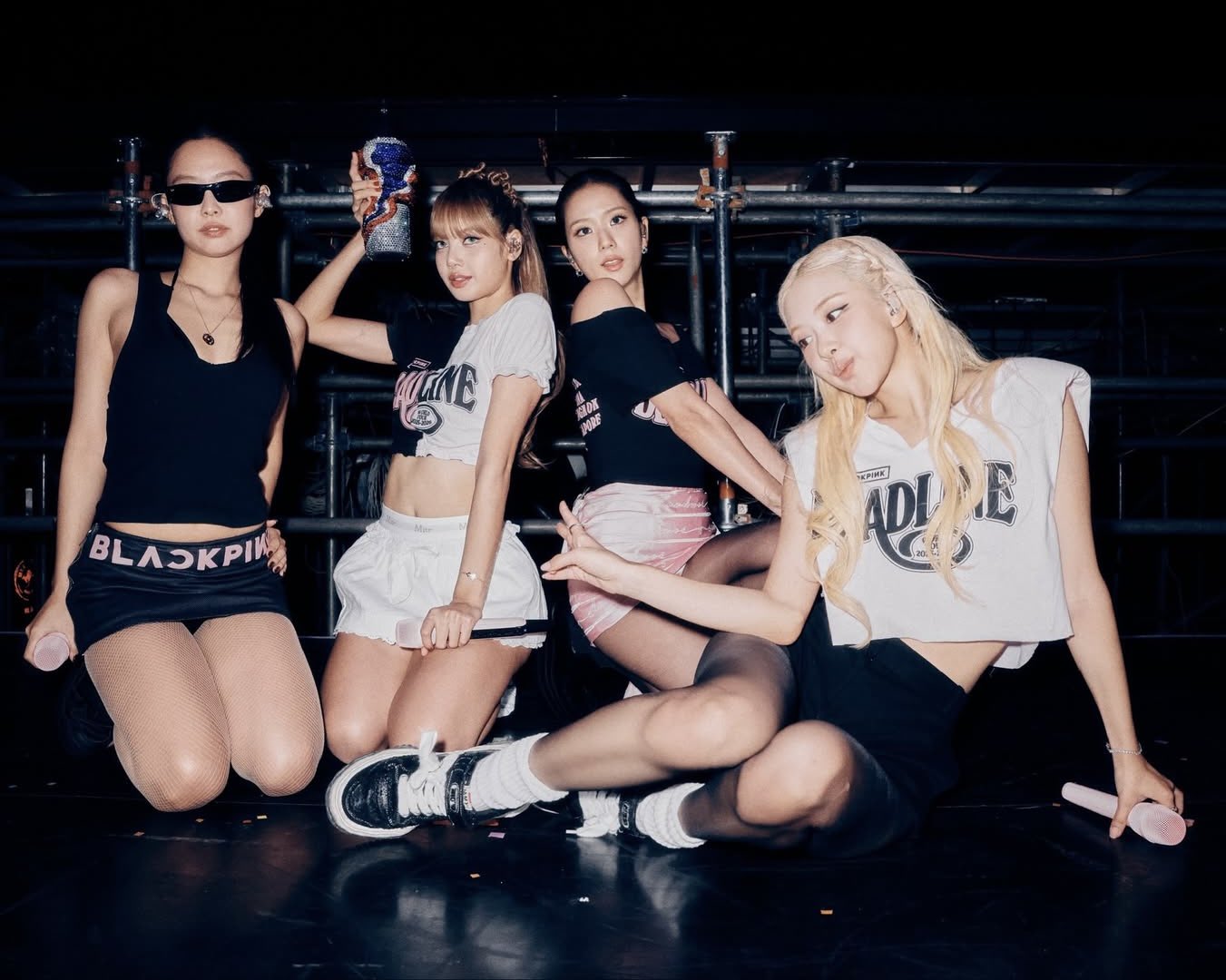 Pecah Konser BLACKPINK di Jakarta: Aaliyah Massaid, Nagita Slavina, hingga Beby Tsabina Rela Basah demi Sang Idola di GBK!
