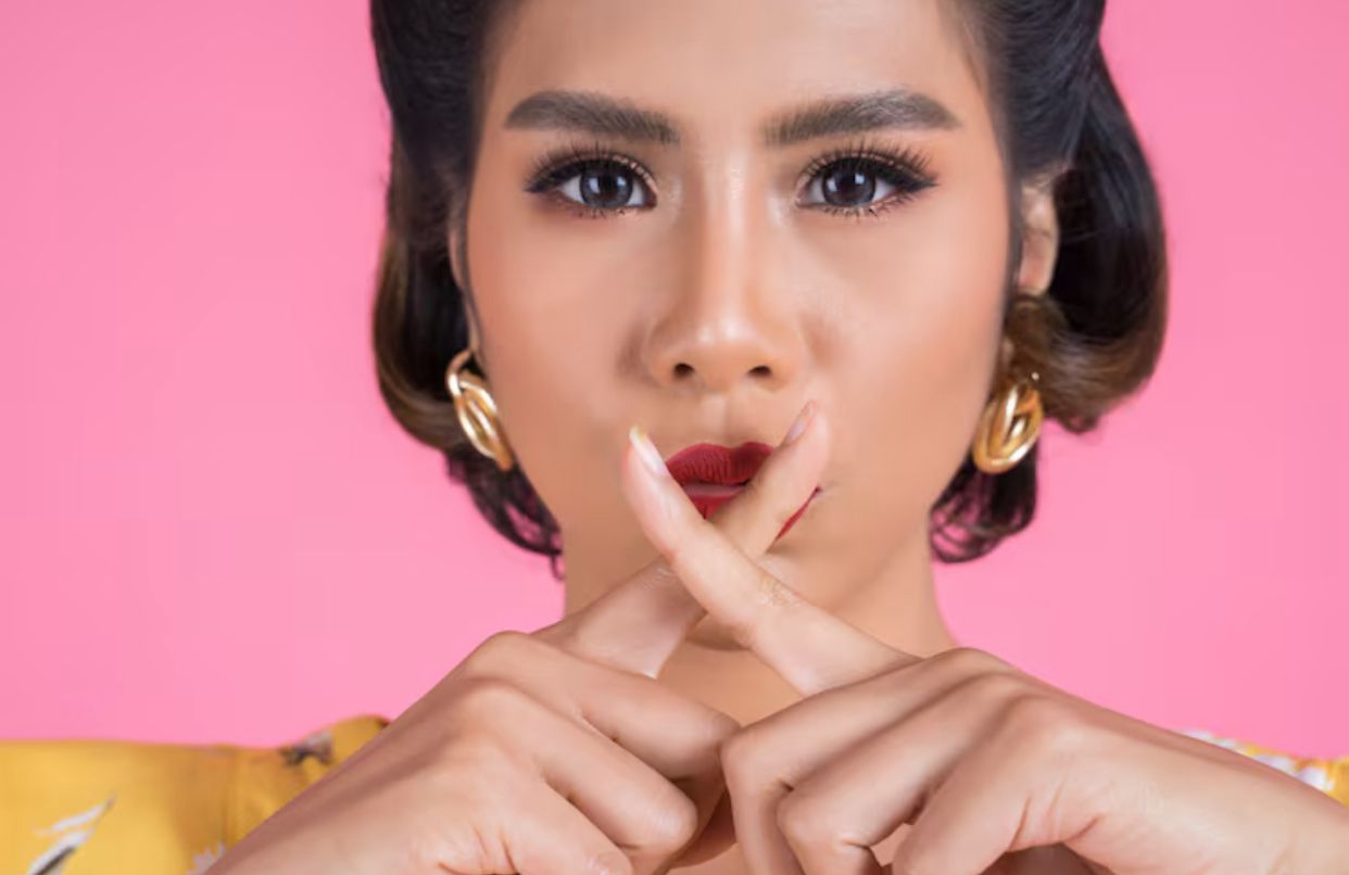 7 Cara Alami Memerahkan Bibir Hitam Tanpa Lipstik, Hasilnya Bikin Percaya Diri!