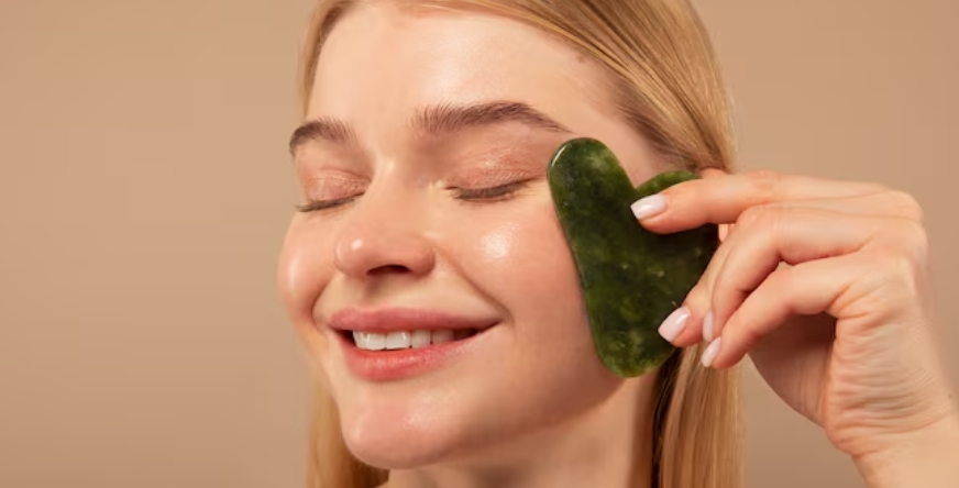 Disebut Secret Of Beauty, Ini Manfaat Gua Sha untuk Wajah dan Cara Menggunakannya