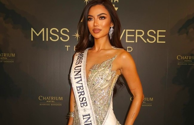 Sanly Liu Pukau Panggung Miss Universe 2025, Gaun Batik Emasnya Tuai Sorotan Dunia