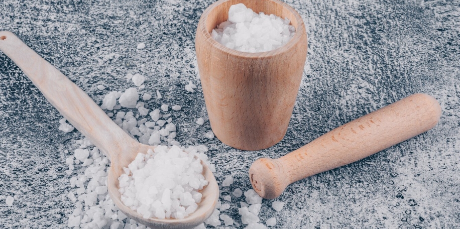 Manfaat Berkumur dengan Air Garam, Benarkah Ampuh Atasi Bau Mulut?