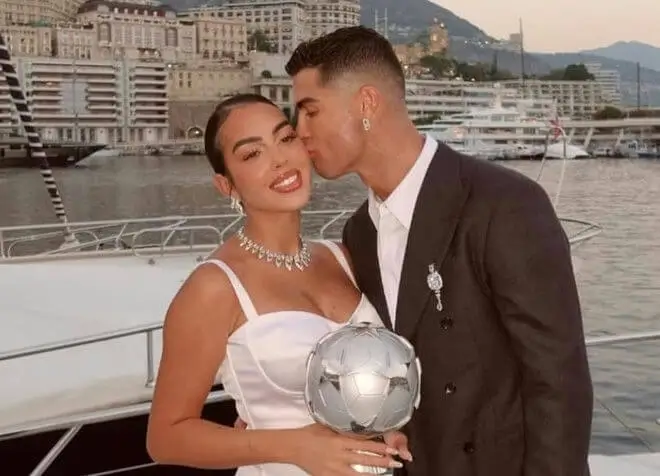 Terbongkar Cerita Lamaran Cristiano Ronaldo untuk Georgina Rodriguez, Ngga Romantis Banget! 