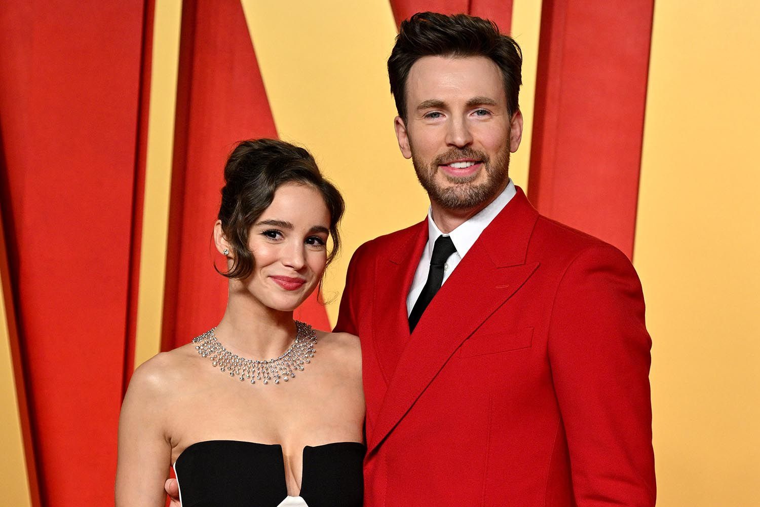 Chris Evans Dituding Selingkuhi Alba Baptista, Baru Jadi Ayah Langsung Mendua?