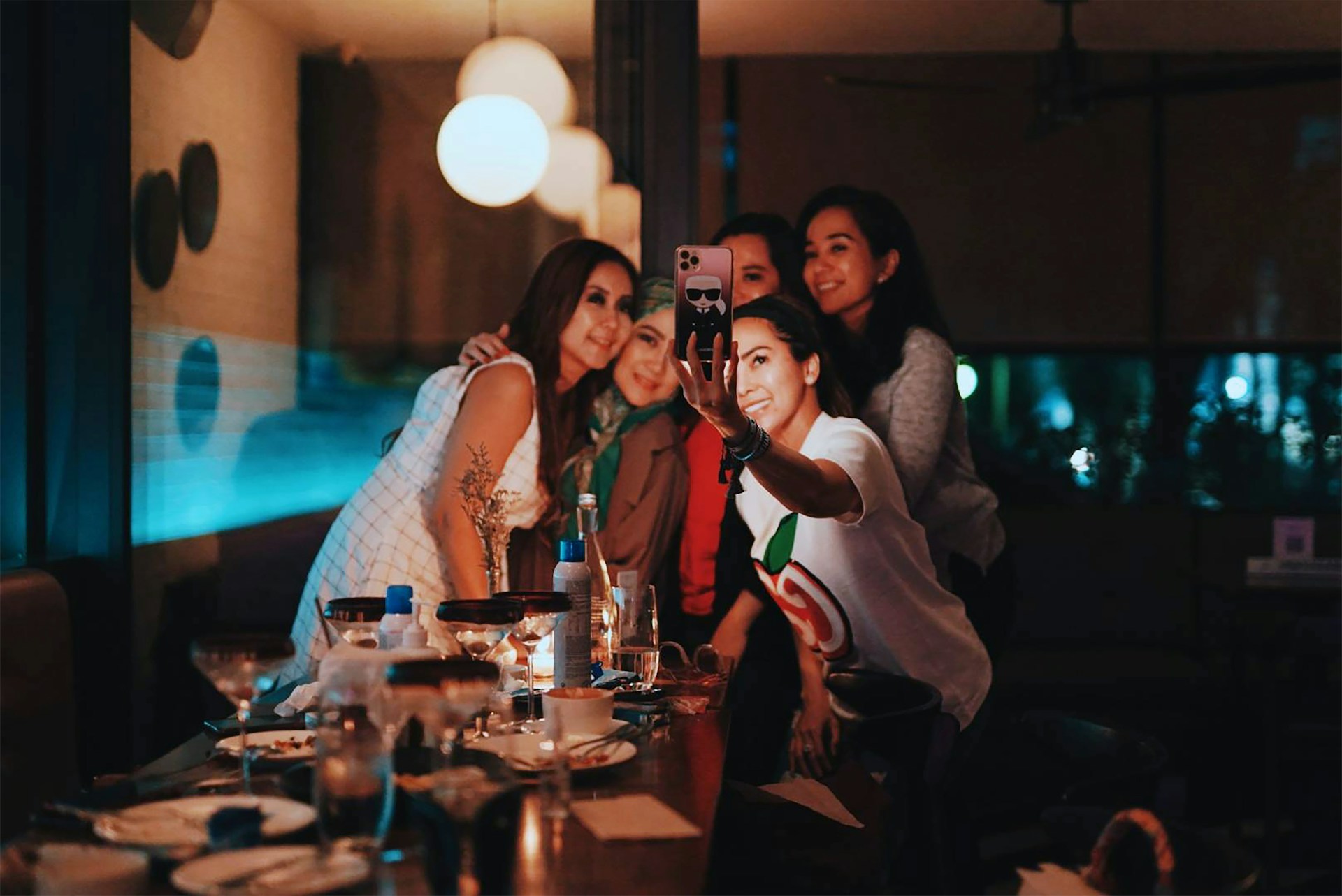 10 Tempat Nongkrong Jakarta Selatan Paling Hits dan Ramah di Kantong, dari Cafe Estetik Sampai Tendaan!