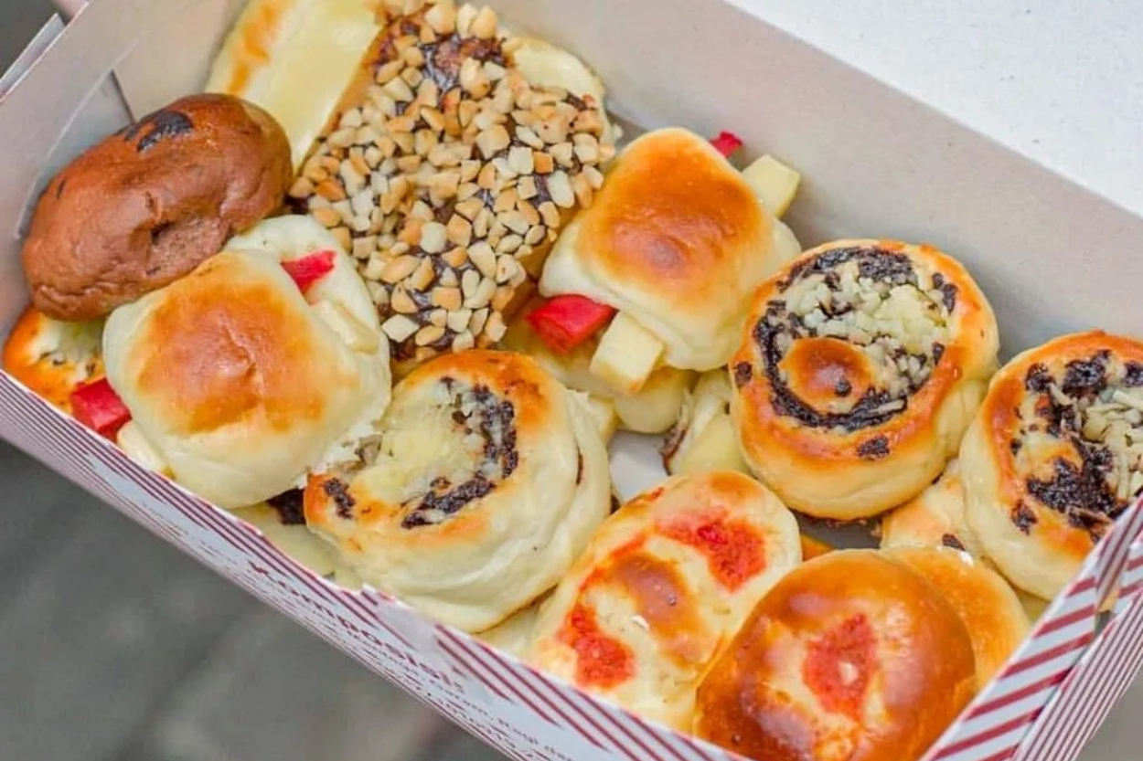 15 Oleh-Oleh Khas Bogor dari Roti Unyil Legendaris Sampai Bogor Raincake Kekinian, Wajib Bawa Pulang!