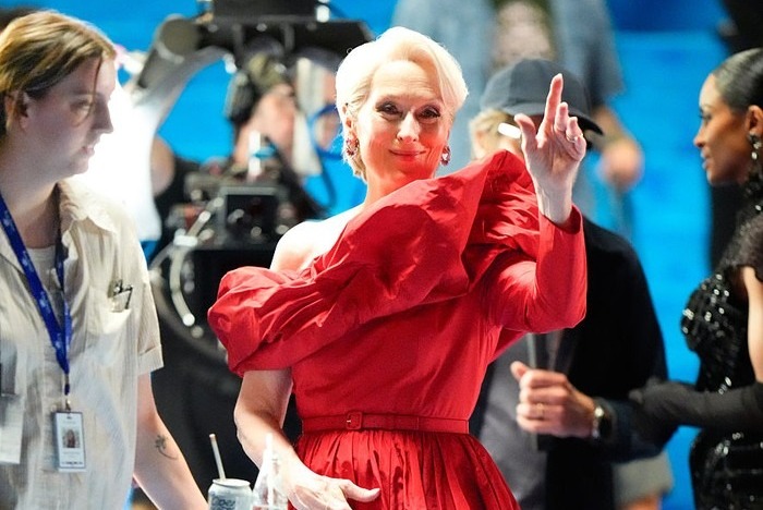 Trailer The Devil Wears Prada 2: Miranda Priestly Kembali dengan Sepatu Merah Ikonik Pembawa Teror Mode
