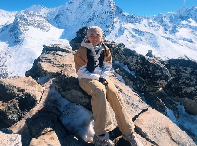 Angela Gilsha Nyaris Beku di Everest, Perjuangan Gila Artis Indonesia Taklukkan Himalaya Bikin Publik Ternganga