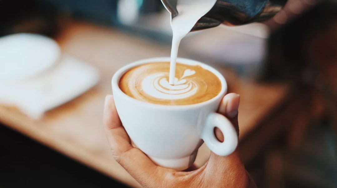 Jangan Sampai Berlebihan, Ini 5 Cara Sehat dan Aman Minum Kopi Menurut Ahli