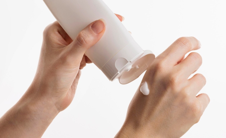 Perbedaan Handbody dan Hand Cream: Mana yang Lebih Efektif untuk Kesehatan Kulit?