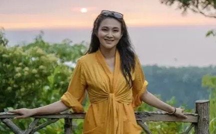 Cerita Sedih Sherly Tjoanda: Anak 19 Tahun yang Kehilangan Ayah, Dipaksa Dewasa dan Bekerja Demi Keluarga