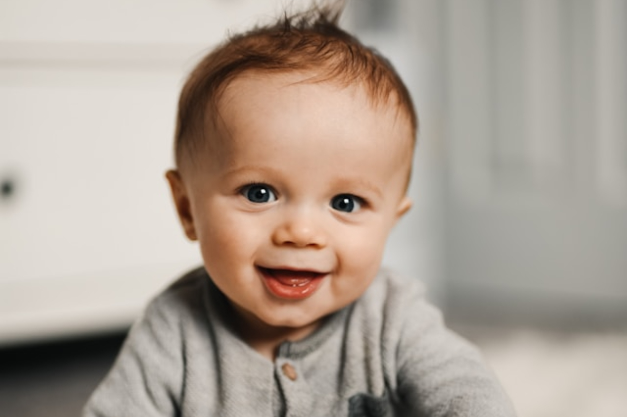 7 Minyak dan Bahan Alami Terbaik untuk Merangsang Rambut Bayi, Ada Minyak Kelapa Sampai Lidah Buaya!