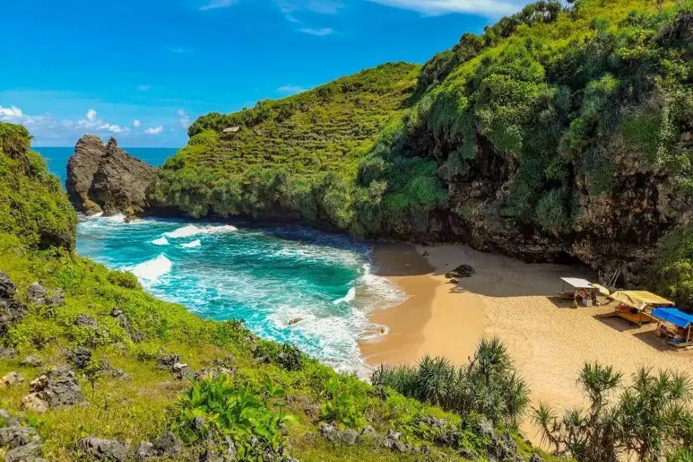 5 Pantai Hidden Gem di Gunungkidul, Cocok untuk Menyepi dan Camping Cantik, Wajib Coba!