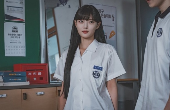 Cantik Tapi Psikopat! Kim Yoo Jung Bikin Penonton Dear X Takut Sekaligus Ketagihan dengan Peran Gilanya