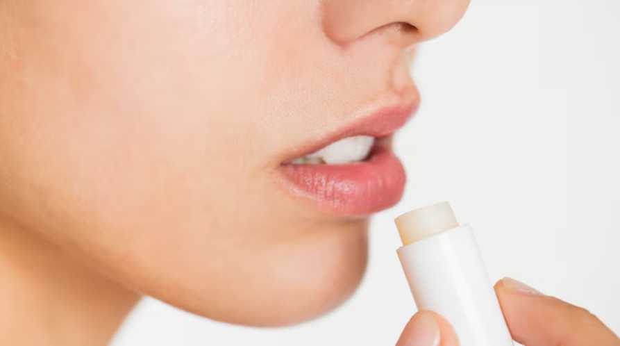 Sering Diabaikan, Ini Manfaat Lip Balm Mengandung Sunscreen untuk Kesehatan Bibir