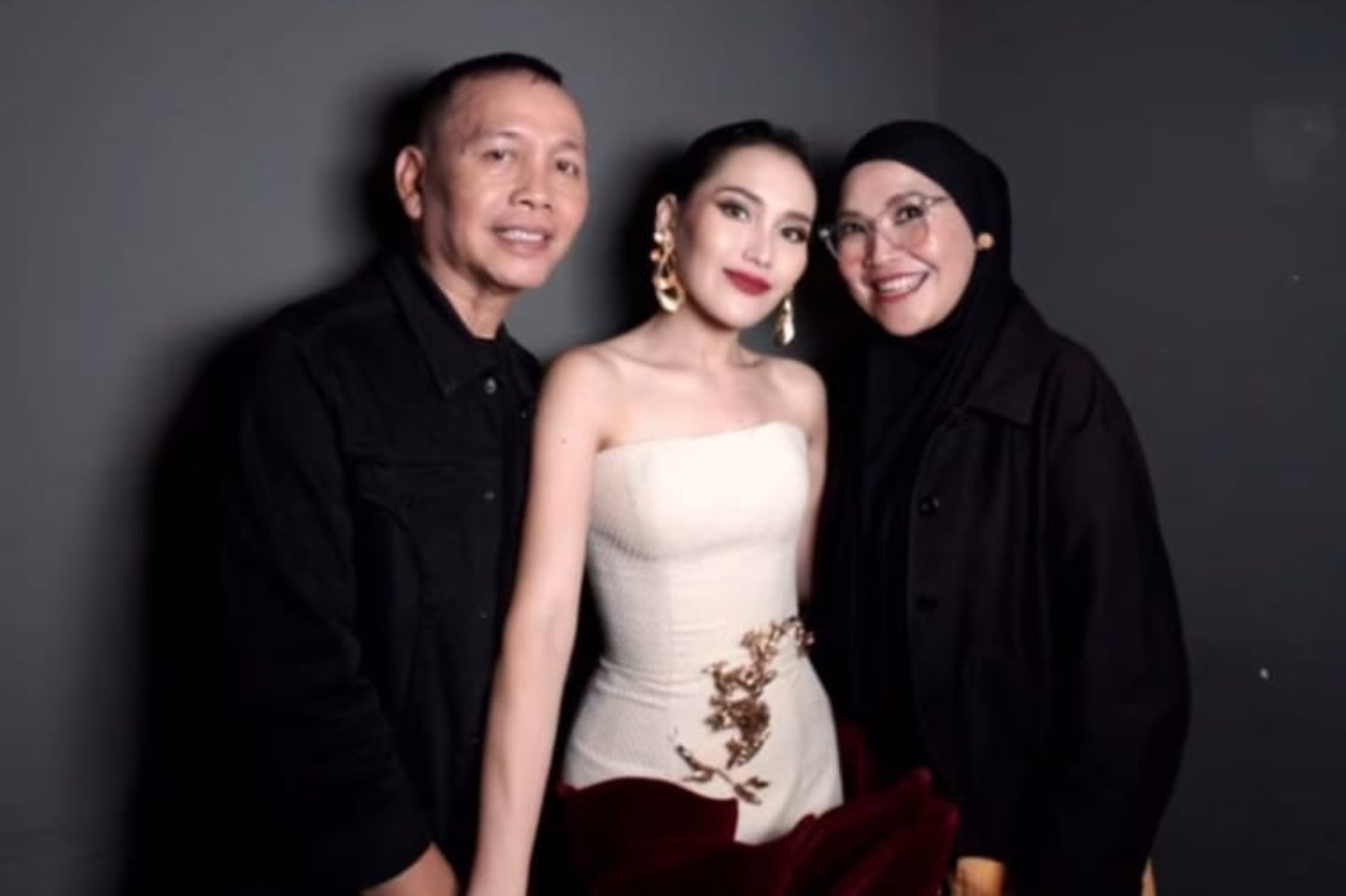 Nggak Masalah Disebut ATM Berjalan, Ayu Ting Ting Anggap 'Merajakan' Orang Tua Itu Kewajiban Mutlak 