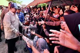 Prabowo: Kita Keluarga Besar, Pemerintah Tak Biarkan Korban Bencana Pikul Beban Sendiri