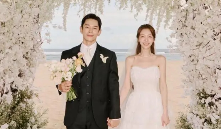 Aktor On Joo Wan dan mantan member Girl’s Day, Minah, Resmi Menikah Secara Privat di Bali