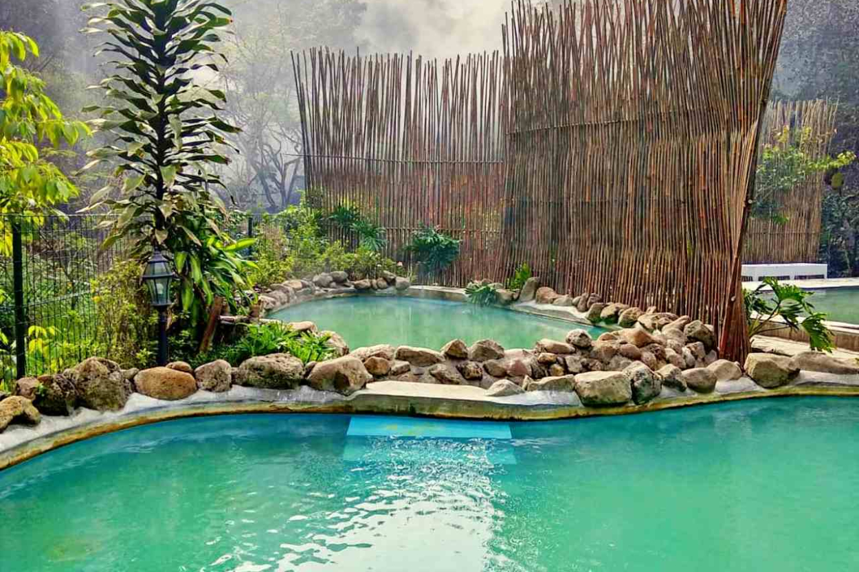 8 Rekomendasi Tempat Pemandian Air Panas Dekat Jakarta, Cocok Buat Lepas Penat!