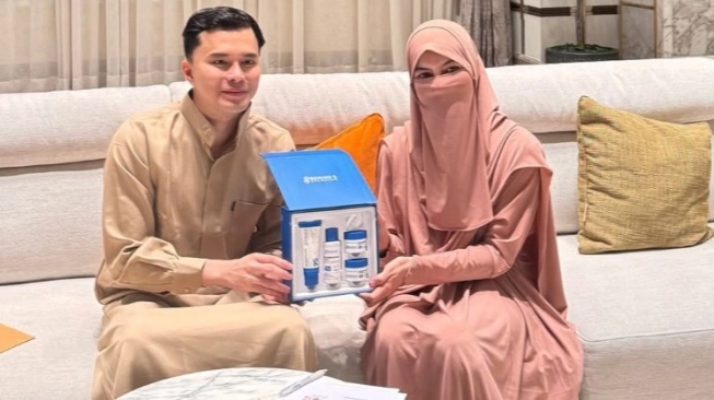 Tak Perlu Lepas Cadar Seperti Inara Rusli, Wardatina Mawa Istri Sah Insanul Fahmi Jadi BA Benings Clinic