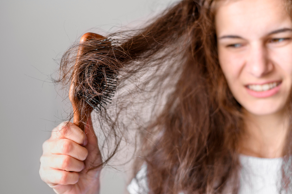 10 Rekomendasi Vitamin Ampuh untuk Atasi Rambut Rontok Parah, Ada Makarizo dan Ellips!