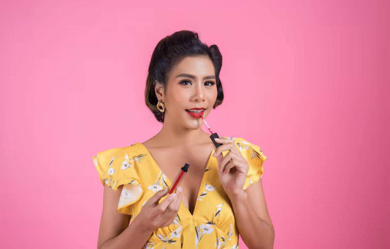 Heboh Lipstik Food Grade, Benarkah Lipstik Biasa Berisiko Sebabkan Kanker?