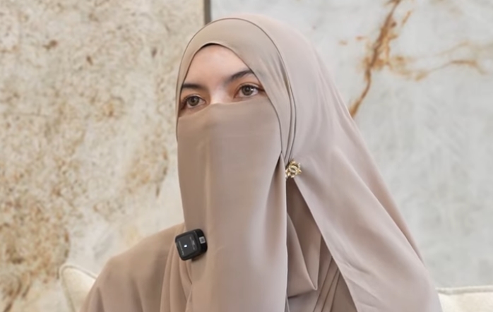 Tangisan Meledak, Wardatina Mawa Mengaku Harga Dirinya Sebagai Wanita Dihancurkan Insanul Fahmi