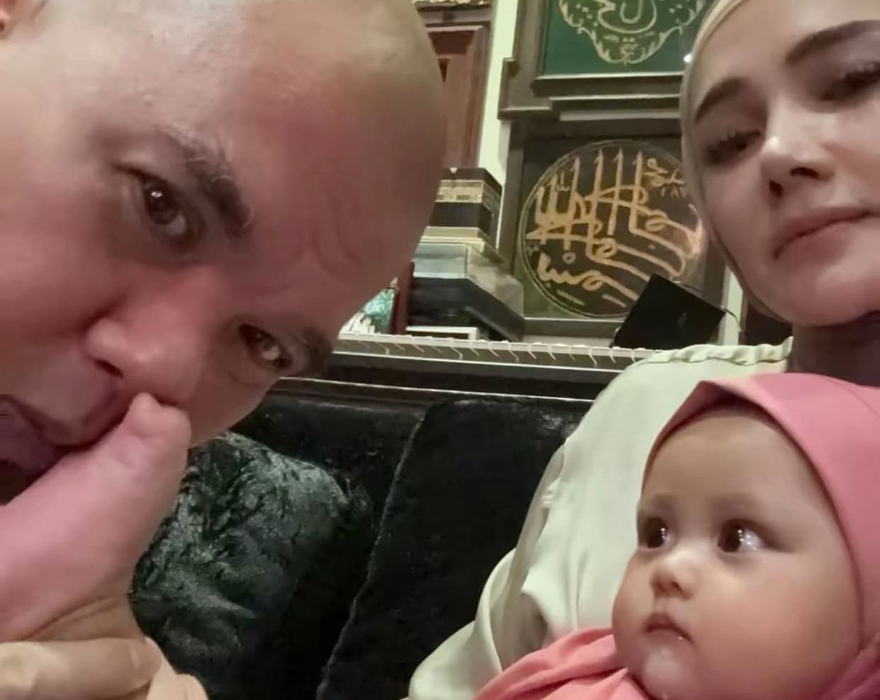 Gemas! Ahmad Dhani dan Mulan Jameela Adopsi Bayi Perempuan dari Solo, Siapa Namanya?