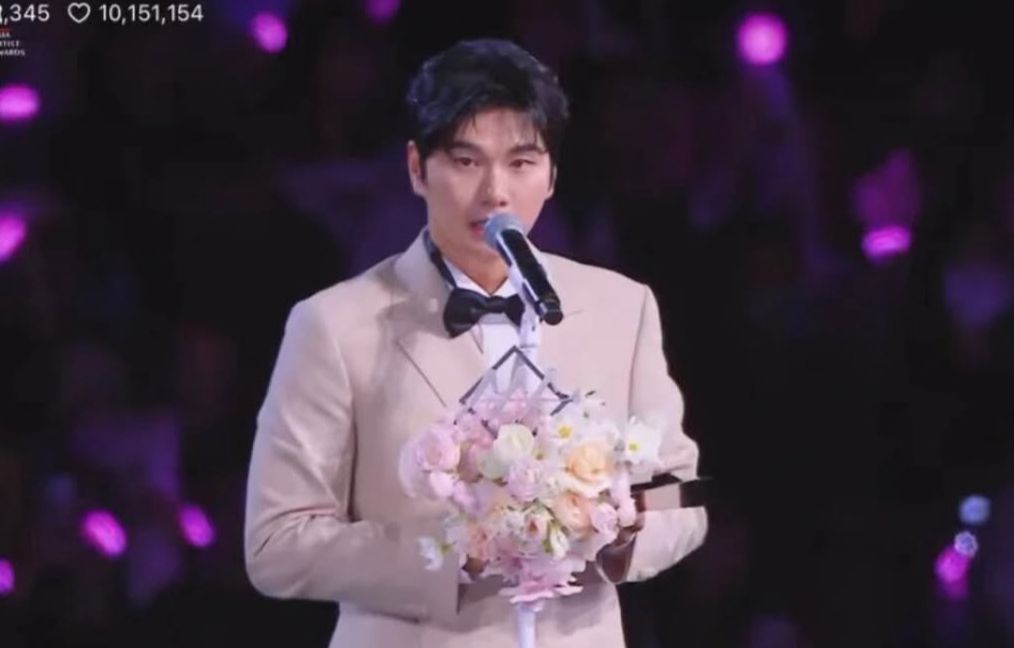 Bantah Tuduhan Menyerang Yoo Jae Suk, Lee Yi Kyung Klarifikasi di AAA 2025