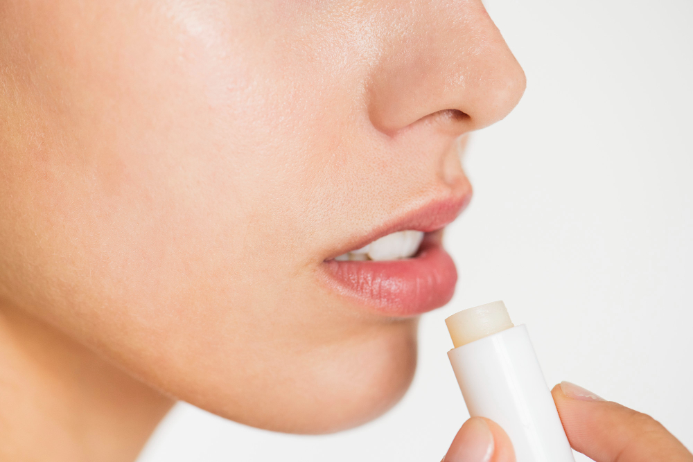 5 Rekomendasi Lip Balm Terbaik dan Terjangkau untuk Atasi Bibir Pecah-Pecah Selama Musim Hujan