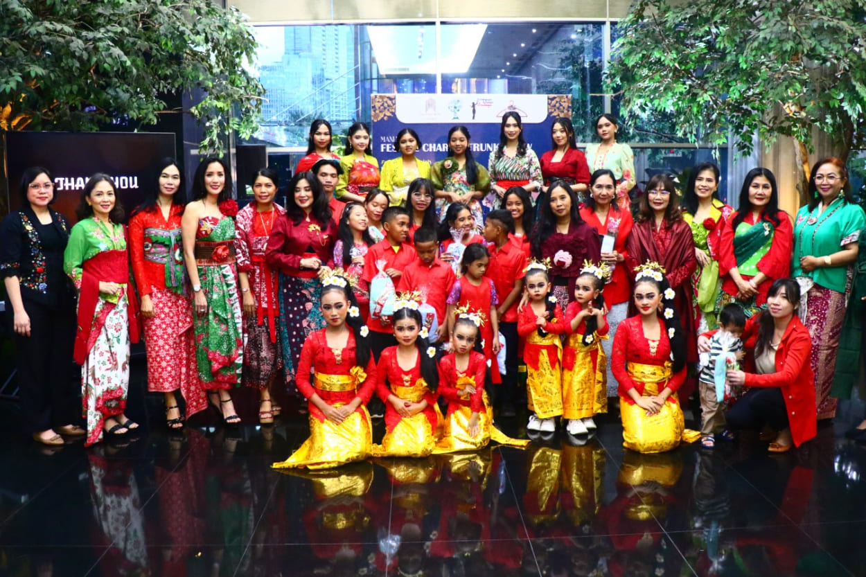 Rayakan Hari Ibu dengan Berbagi Kasih: Manhattan Hotel Jakarta Gelar Festive Charity Trunk Show Penuh Makna