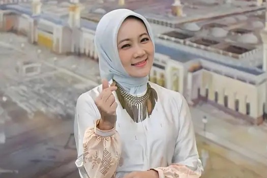 Tetap Tersenyum, Atalia Praratya Pamer Aura Bahagia Saat Proses Cerai dengan Ridwan Kamil