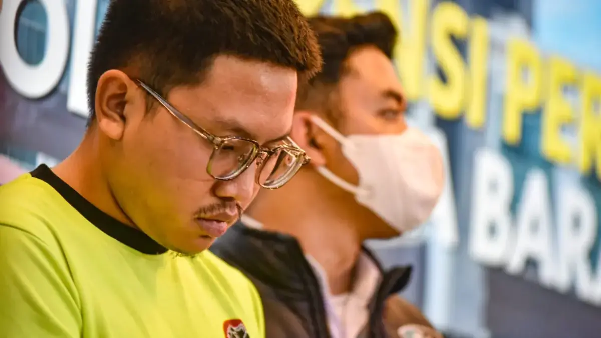 Resbob Resmi Jadi Tersangka, Ini Makna Baju Tahanan Berwarna Hijau yang Dikenakannya
