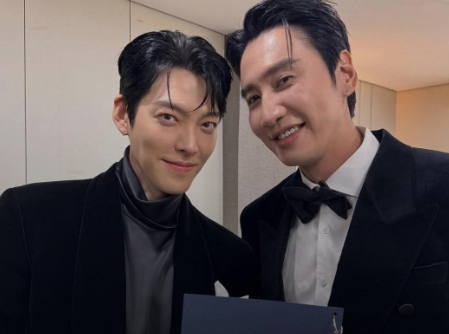 Cinta Satu Dekade Berlabuh, Lee Kwang Soo Pimpin Pernikahan Shin Min Ah dan Kim Woo Bin