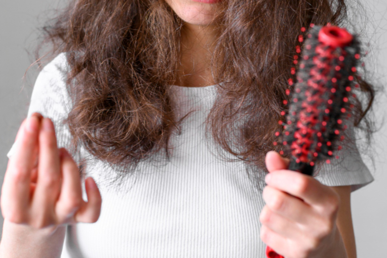 5 Cara Mengatasi Rambut Rontok Secara Alami di Rumah, Mudah untuk Dilakukan!