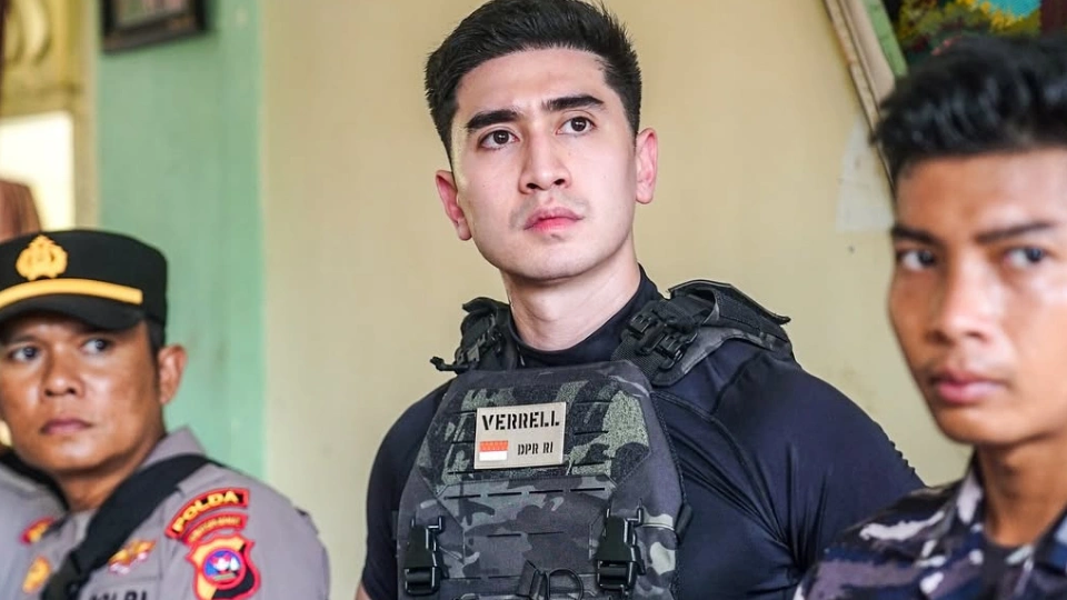 Usai Diroasting Netizen, Verrell Bramasta Unggah Bukti Pernah Terjun Langsung ke Masyarakat: Nama Saya Dirusak
