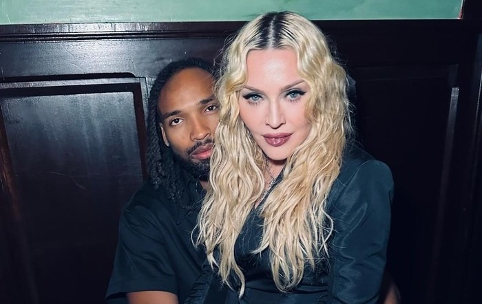 Madonna Pamer Liburan Bareng Pacar Brondong 37 Tahun Lebih Muda, Berani Tampil Tanpa Makeup