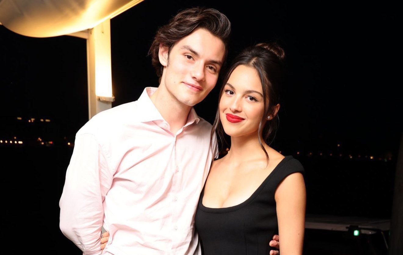 Olivia Rodrigo dan Louis Partridge Putus Usai 2 Tahun Pacaran, Tangisan di Pesta London Picu Sinyal Album Galau Baru?