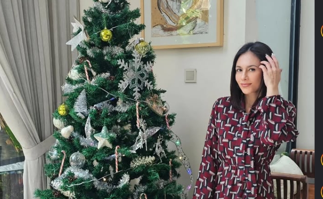 Unggah Momen Perayaan Natal, Apa Agama Sebenarnya Wulan Guritno?