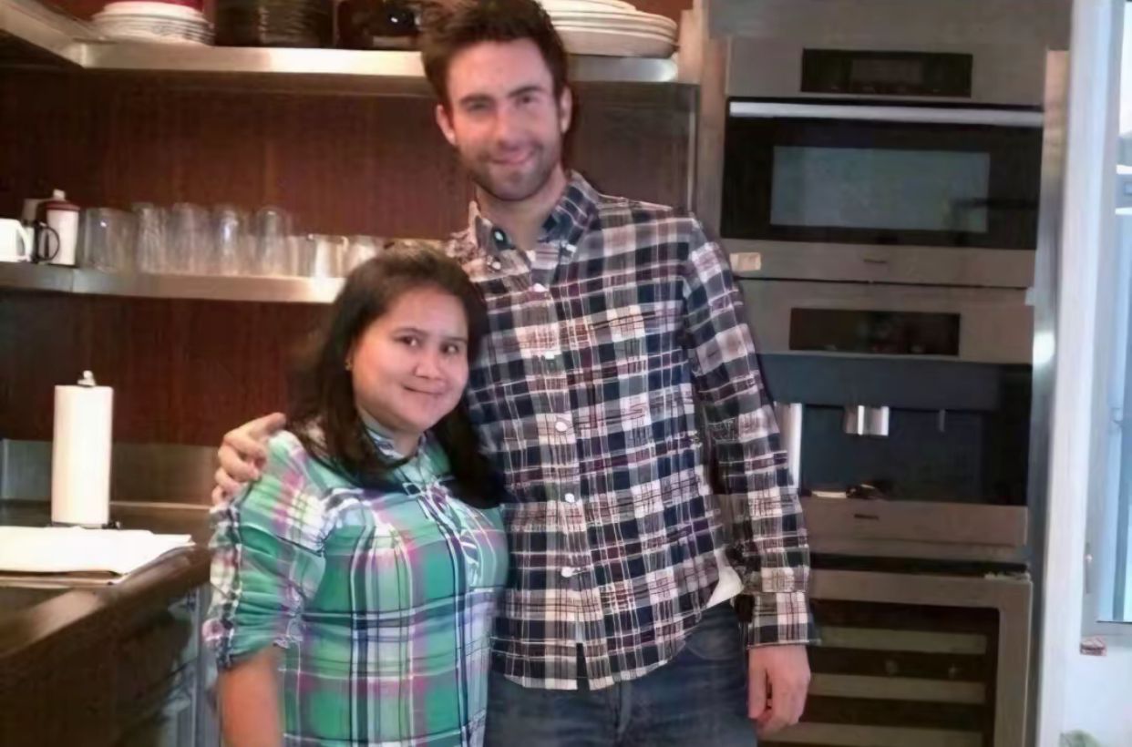 Viral! Sosok Mbak Ani, ART Adam Levine yang Ternyata Orang Indonesia
